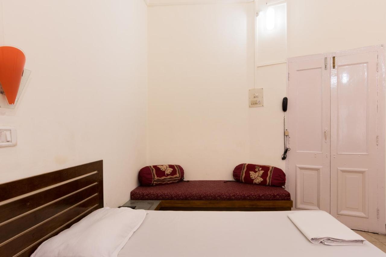 Bentleys Hotel Mumbai Exterior foto