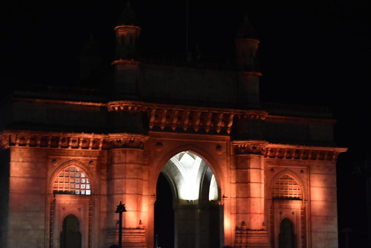 Bentleys Hotel Mumbai Exterior foto
