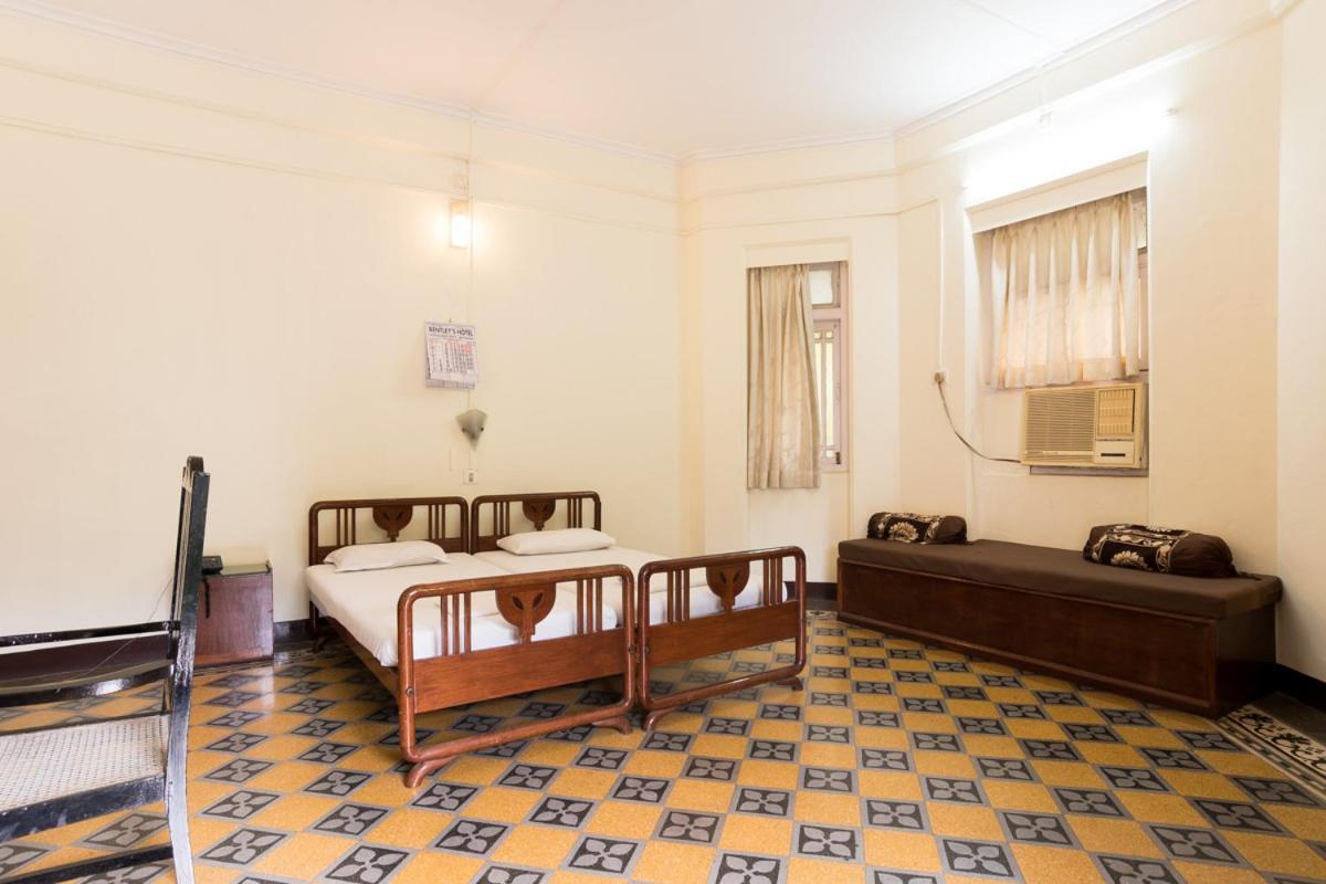 Bentleys Hotel Mumbai Exterior foto